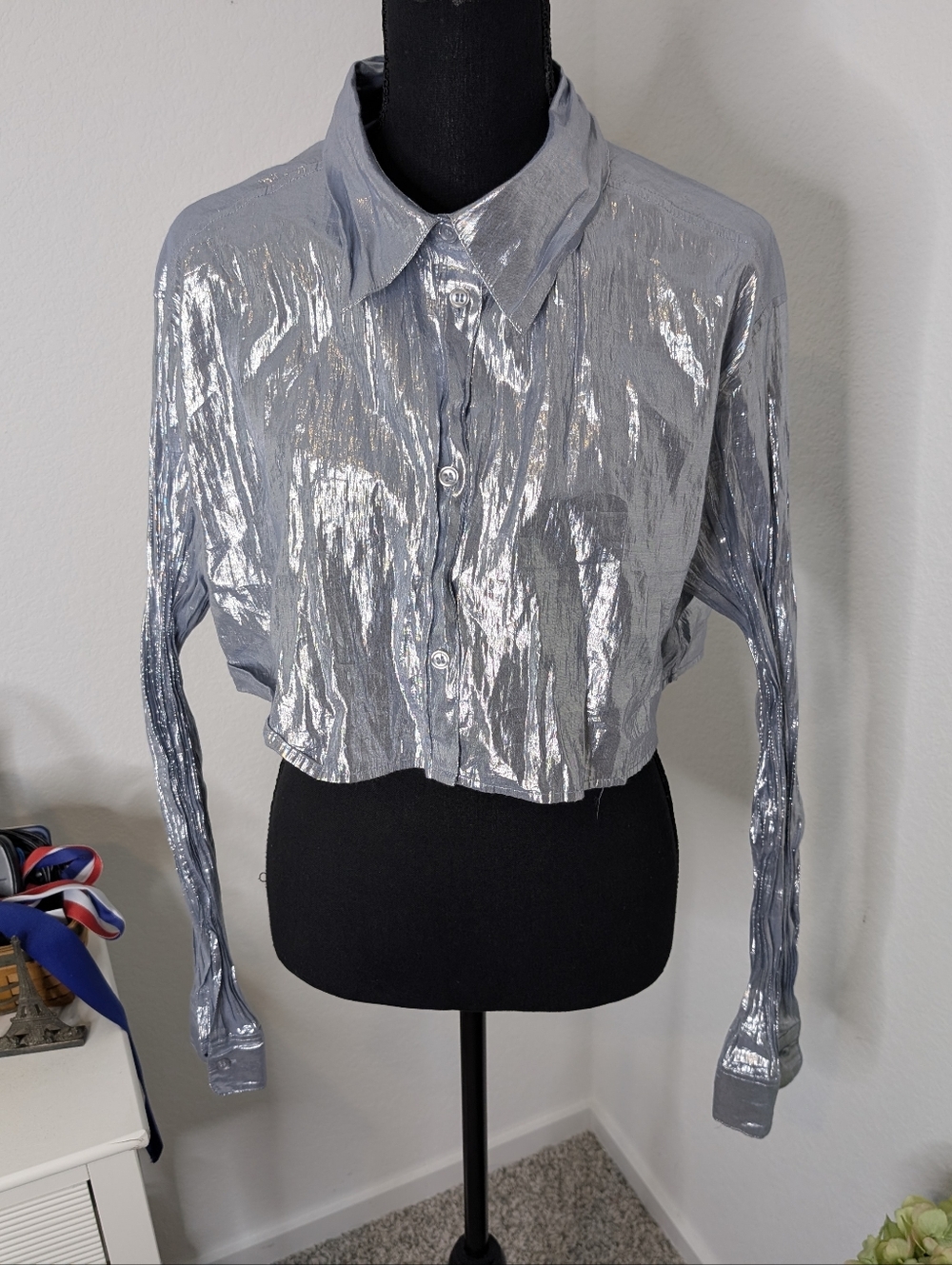💘 Justine Skye X H&M Silver Metallic Crop Top Button Down Long Sleeve Size L - Picture 3 of 7